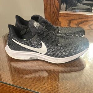 Nike womens Black and White Athletic Shoes